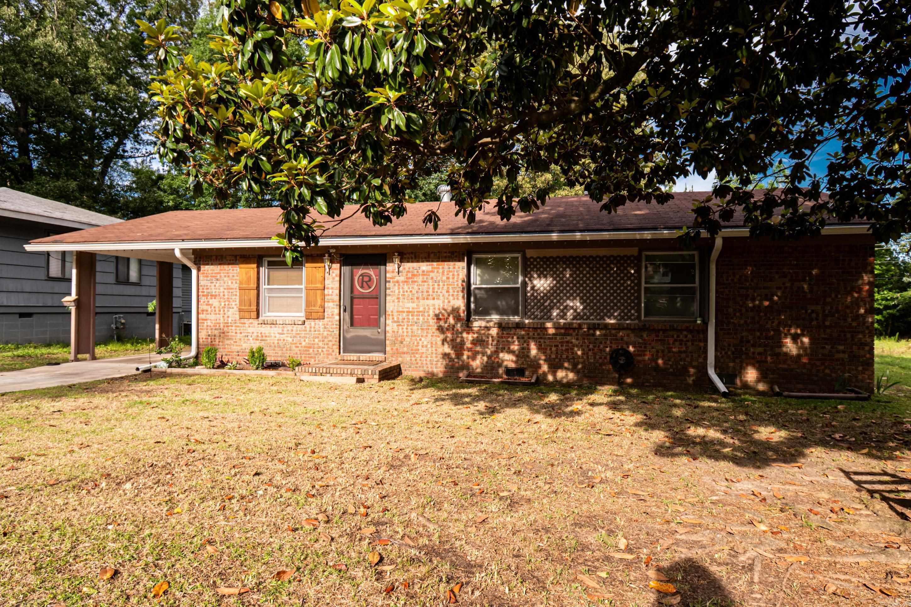 207 Tanglewood Dr, El Dorado, AR – Ready to Welcome You Home! You’ll feel right at home the moment you walk into this charming 3-bedroom, 1.5-bath beauty! With freshly refinished hardwood floors, new paint, and updated lighting throughout, it’s full of warmth and character. The fully fenced backyard is perfect for kids, pets, or weekend BBQs. Whether you're just starting out or looking to downsize, this home is a great fit. Come see it for yourself!