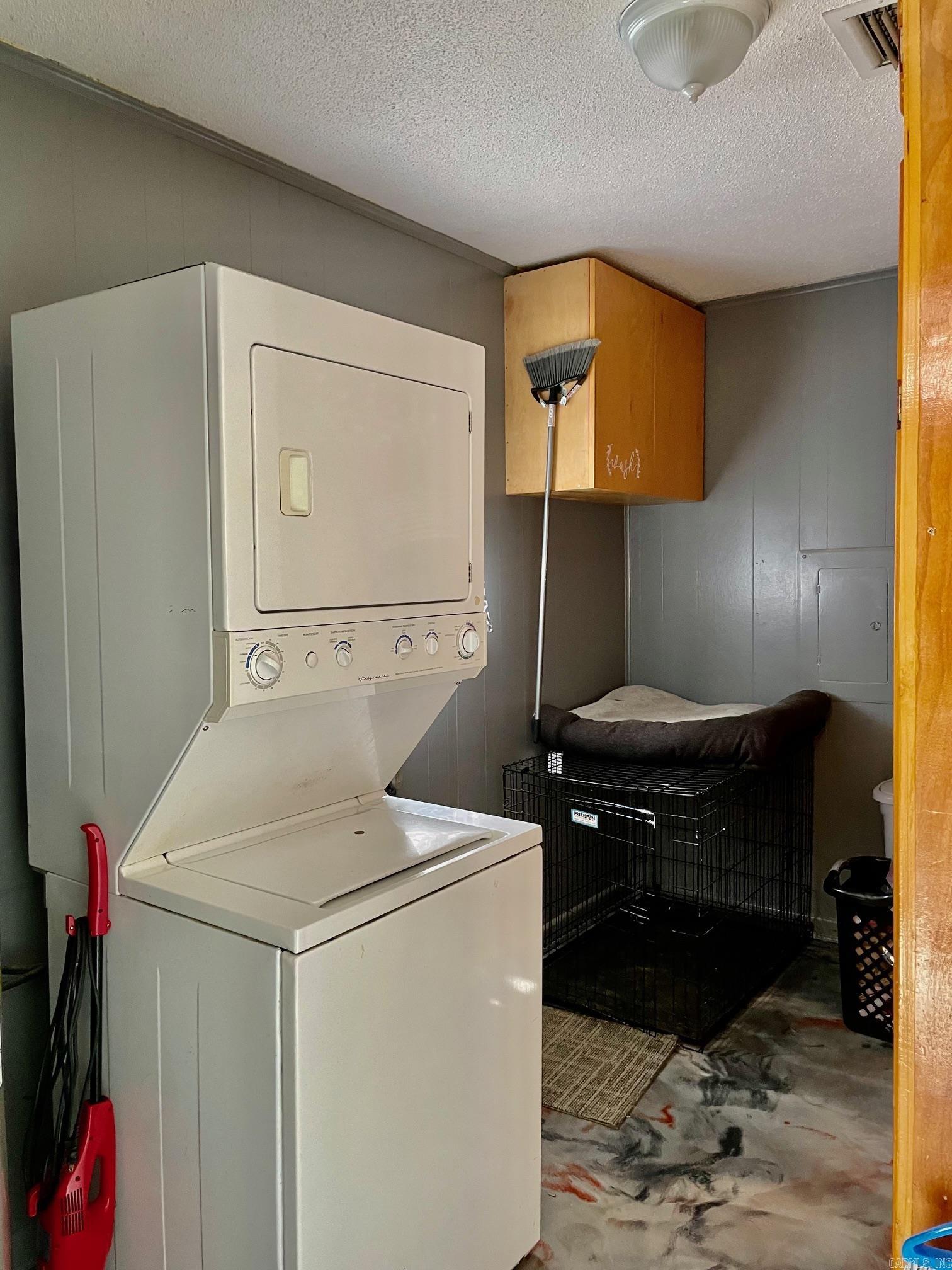 Earl Lakeside - Residential