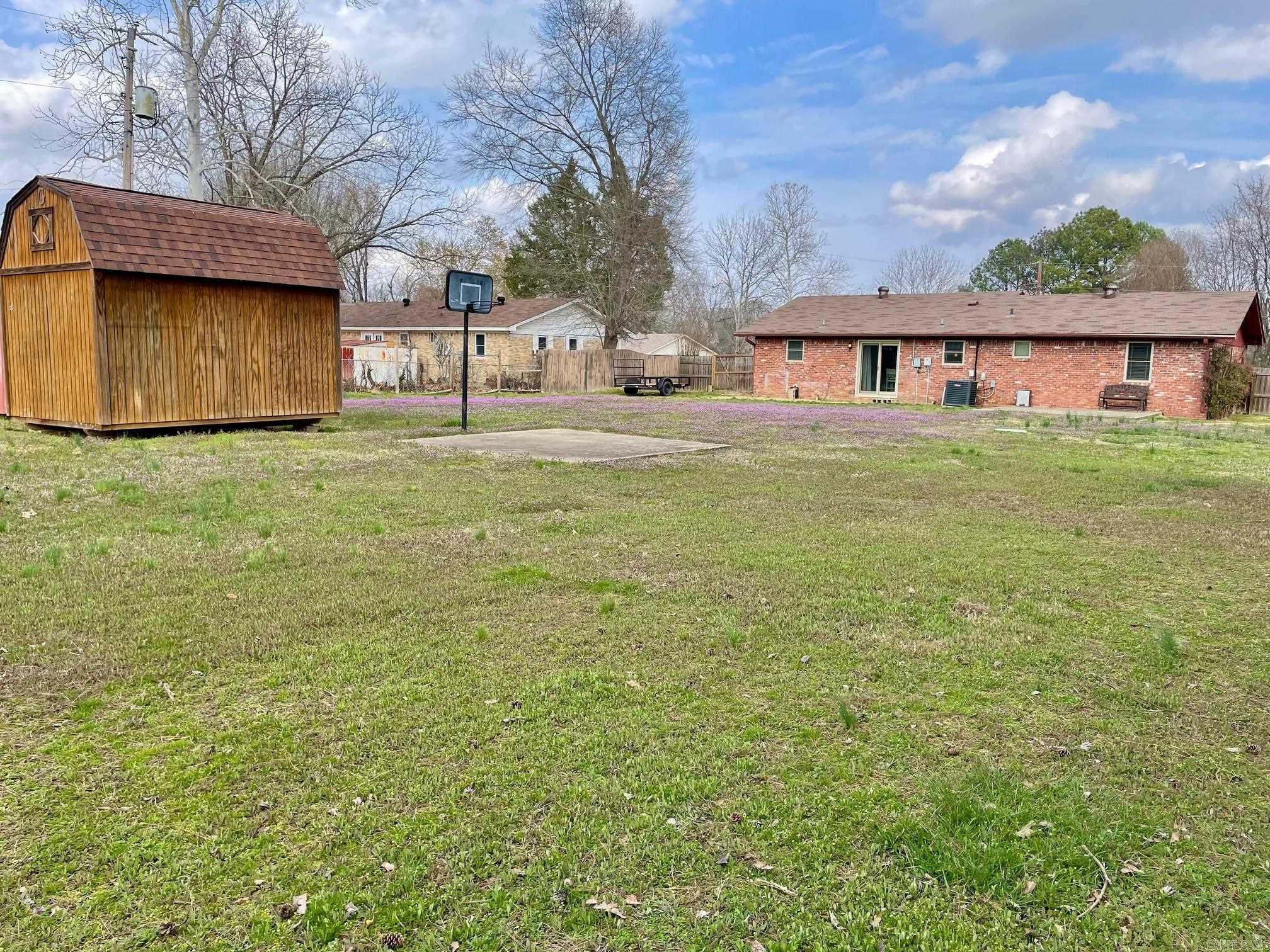 Earl Lakeside - Residential