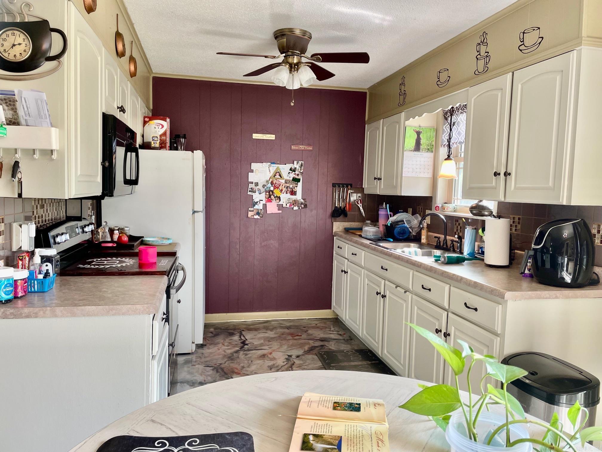 Earl Lakeside - Residential