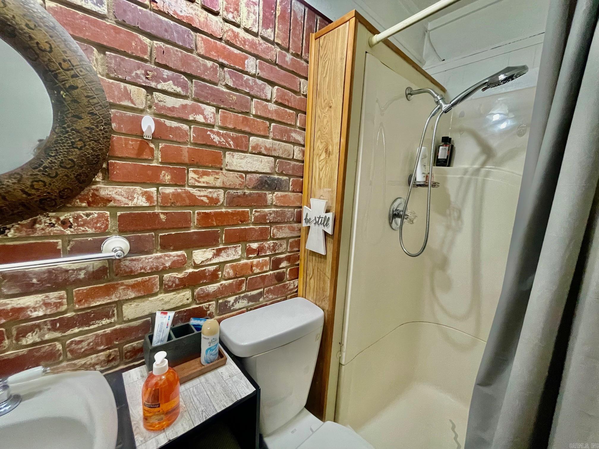 Earl Lakeside - Residential