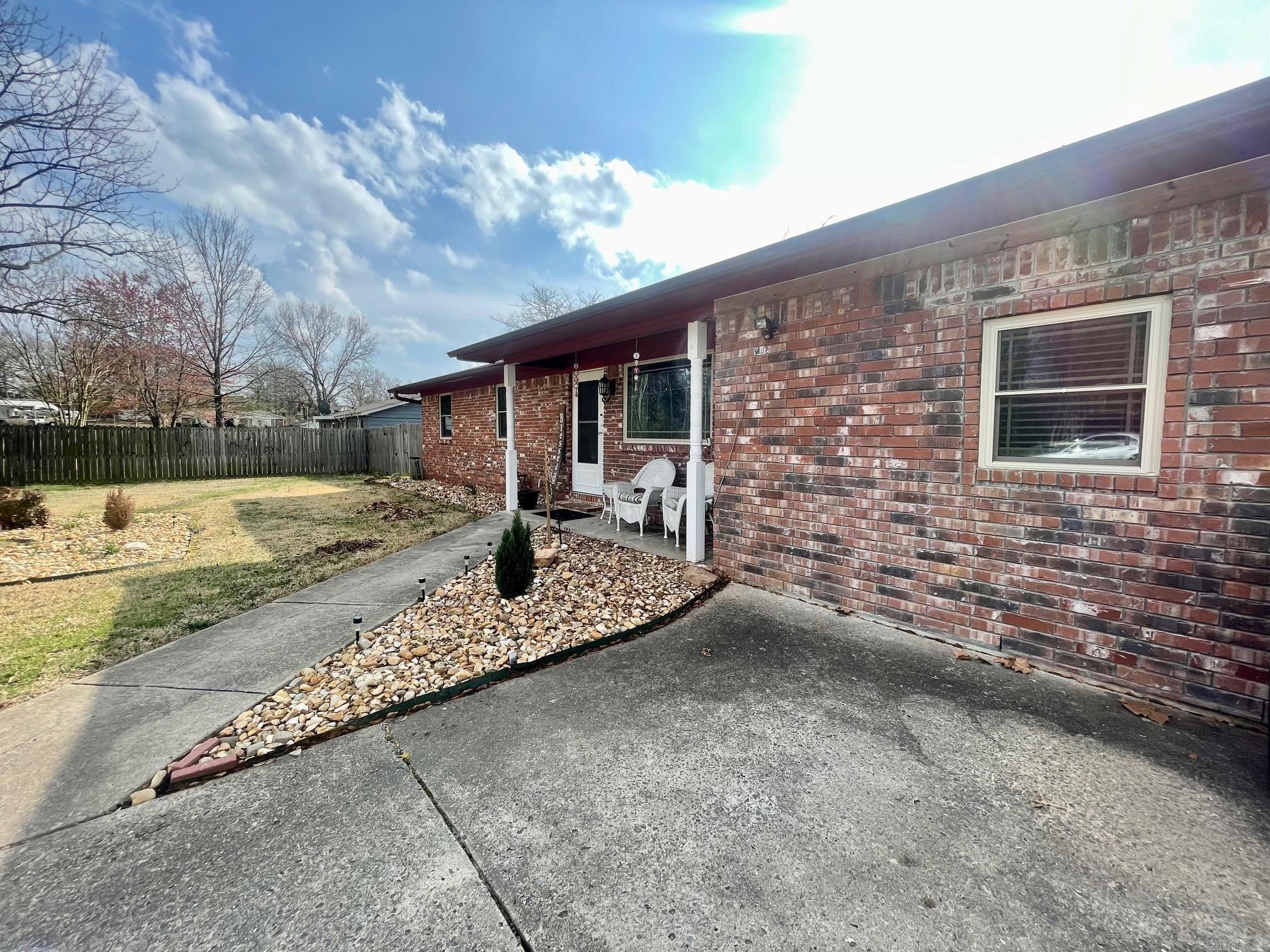 Earl Lakeside - Residential