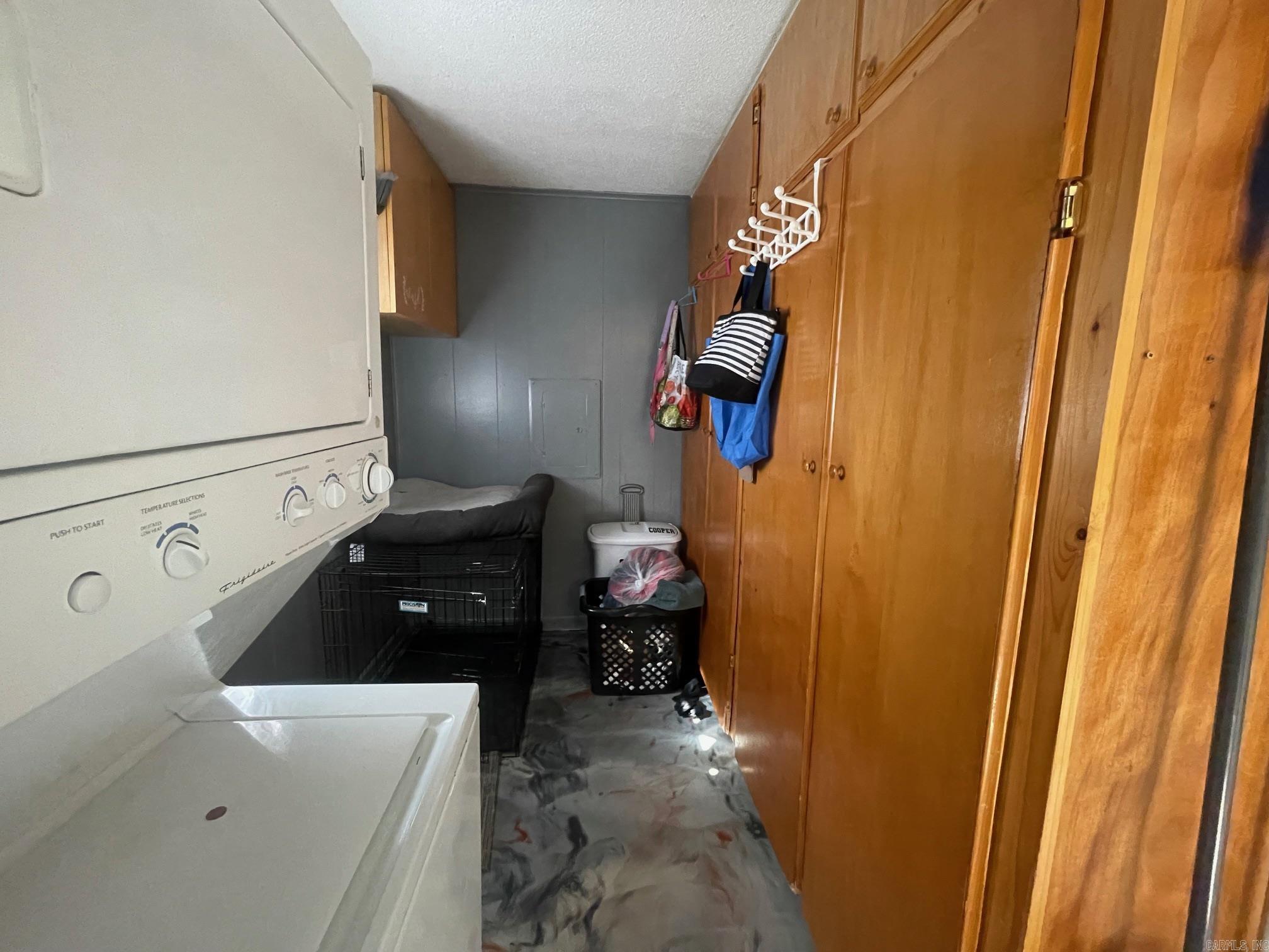 Earl Lakeside - Residential