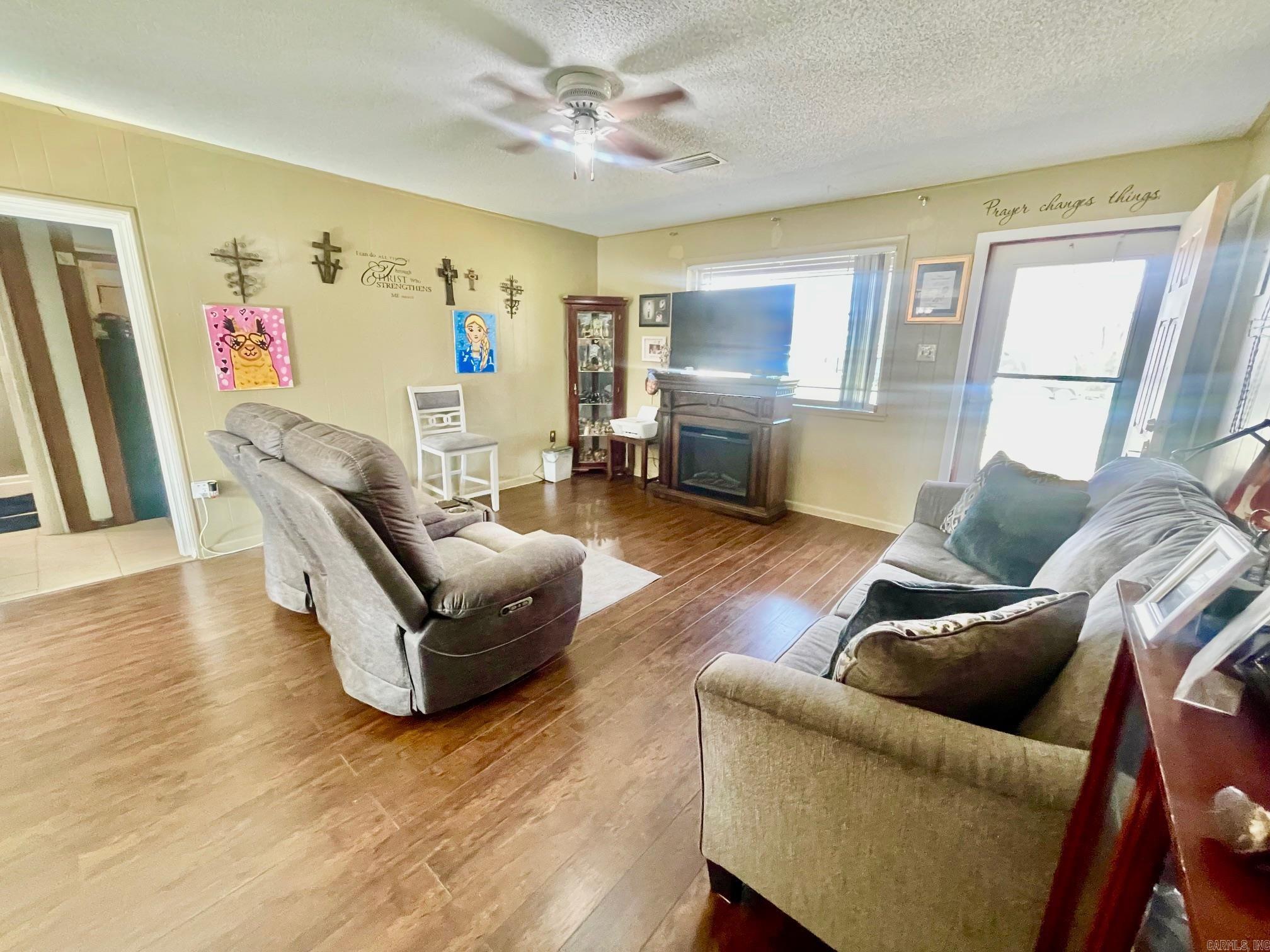 Earl Lakeside - Residential