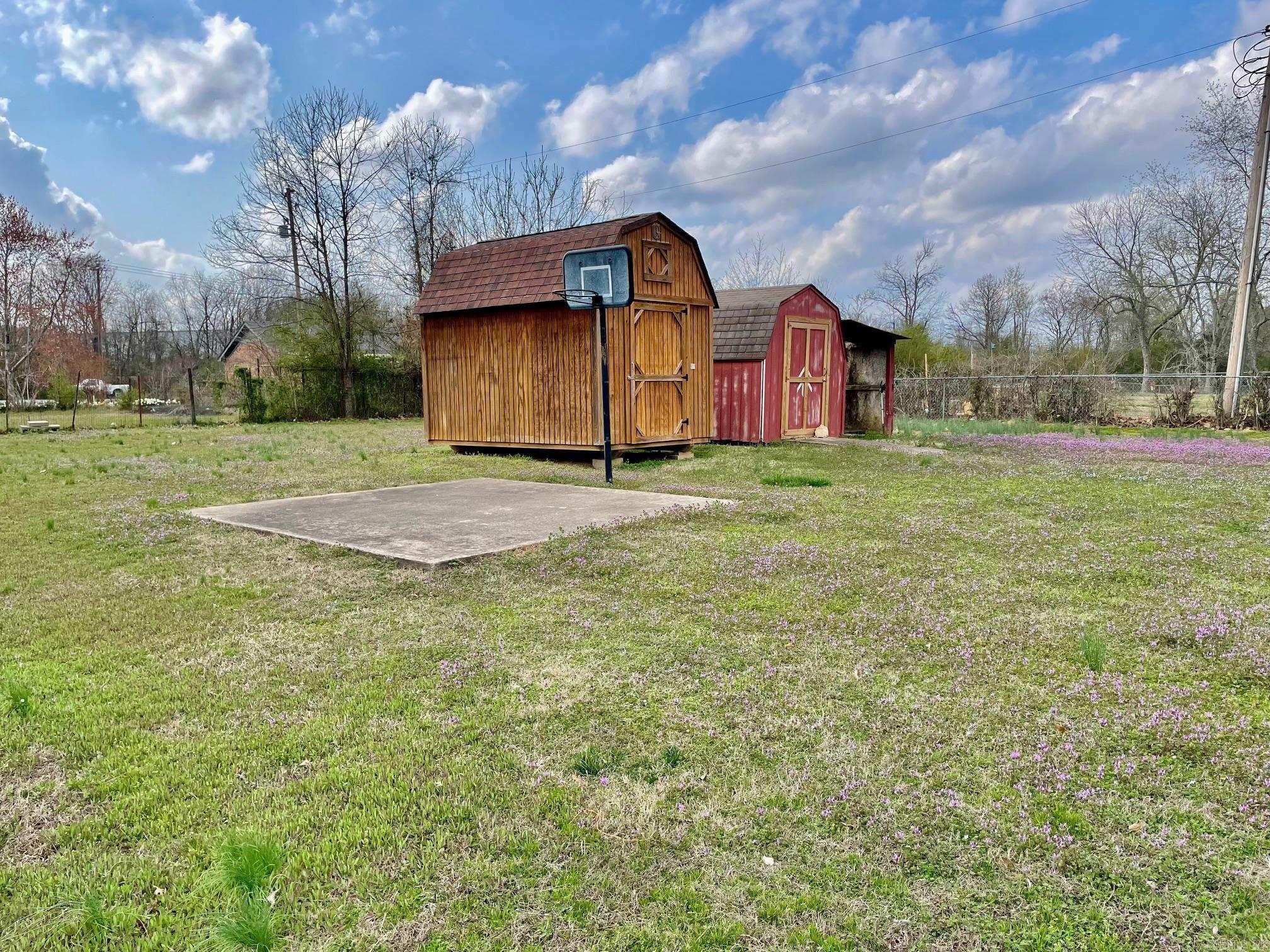 Earl Lakeside - Residential