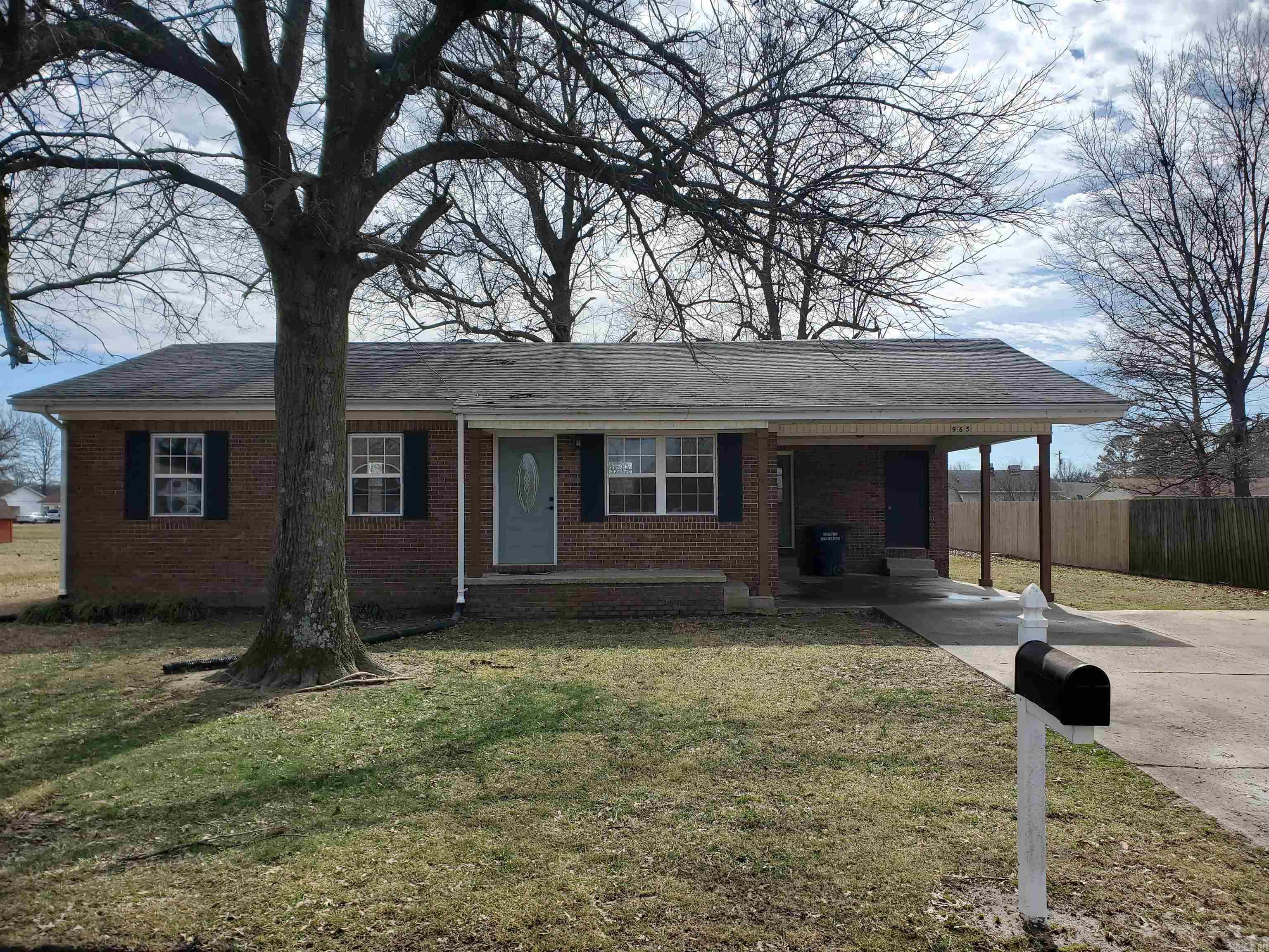 965 Maxine is a beautiful 3BR, 1BA, 1,136SQFT brick home sitting on 0.30 acres in Piggott, Arkansas. This property has been completely renovated from the floor joists up! New flooring, fresh paint and new wall accents make this stunning renovation a must see!!