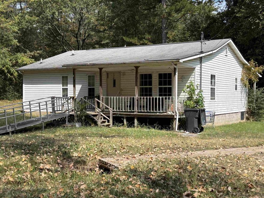This cute 2 bedroom 2 bath house is tucked away in the heart of Jonesboro on just over 1.5 acres. Want a feeling of seclusion, but still close to everything? This home is surrounded by trees giving you all the privacy you could want, and still less than 5 minutes from the nearest Wal-Mart. Home is getting a new roof. Call today for more information.