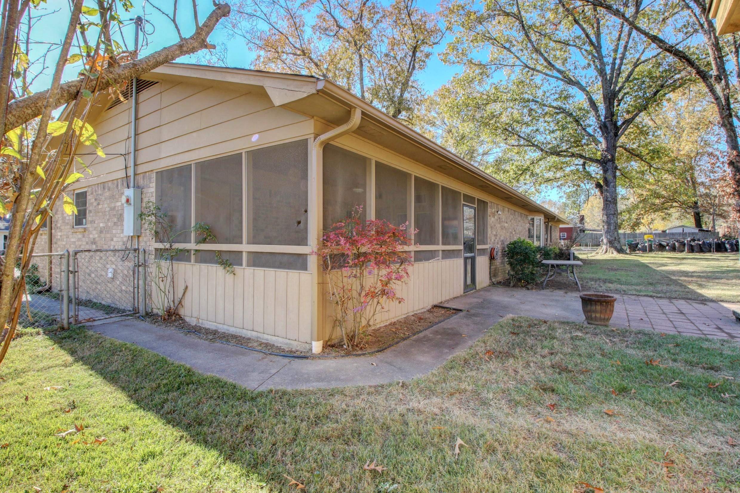 ARBOR OAKS - Residential