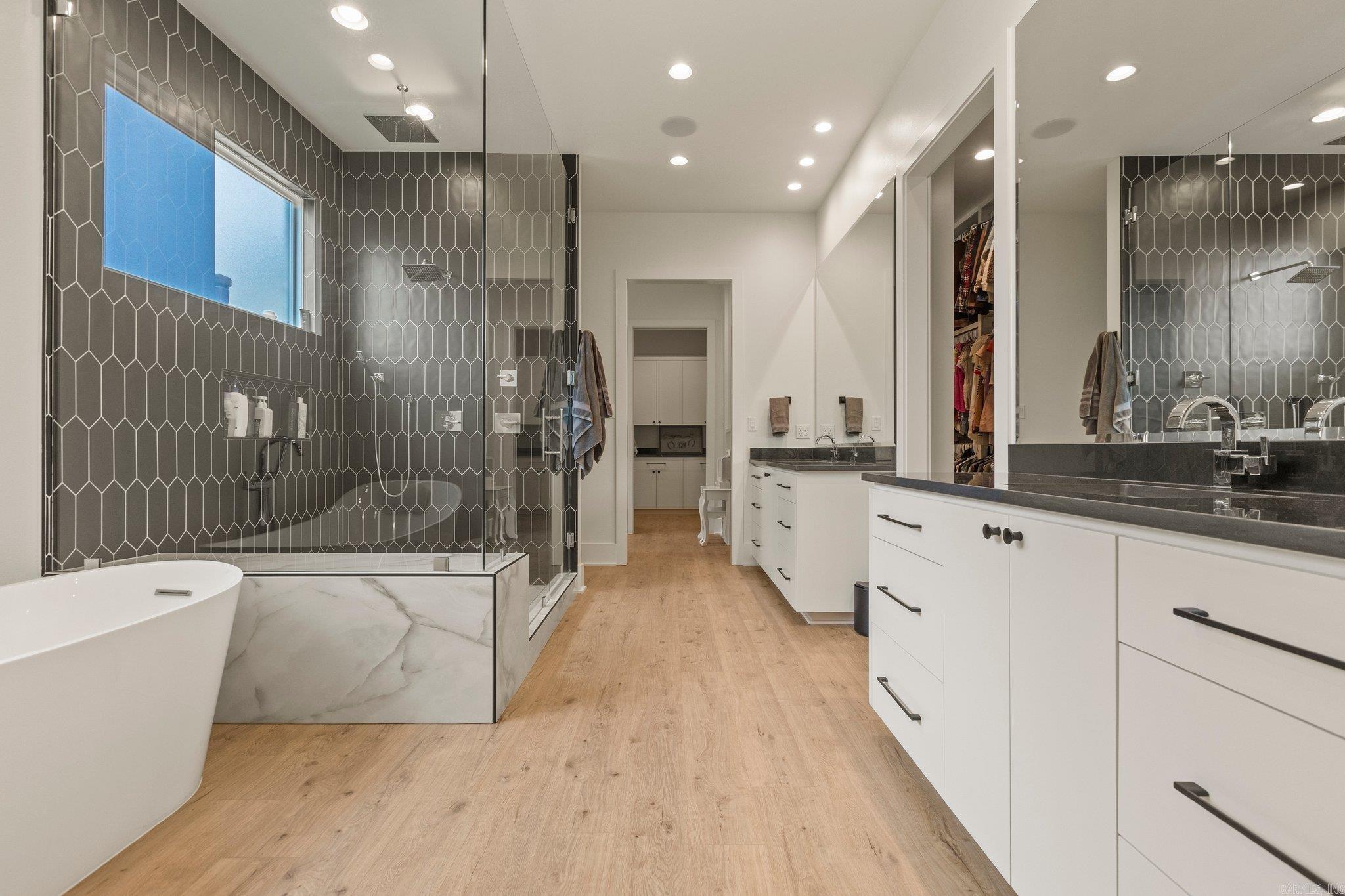 CHENAL VALLEY "FALSTONE COURT" - Residential