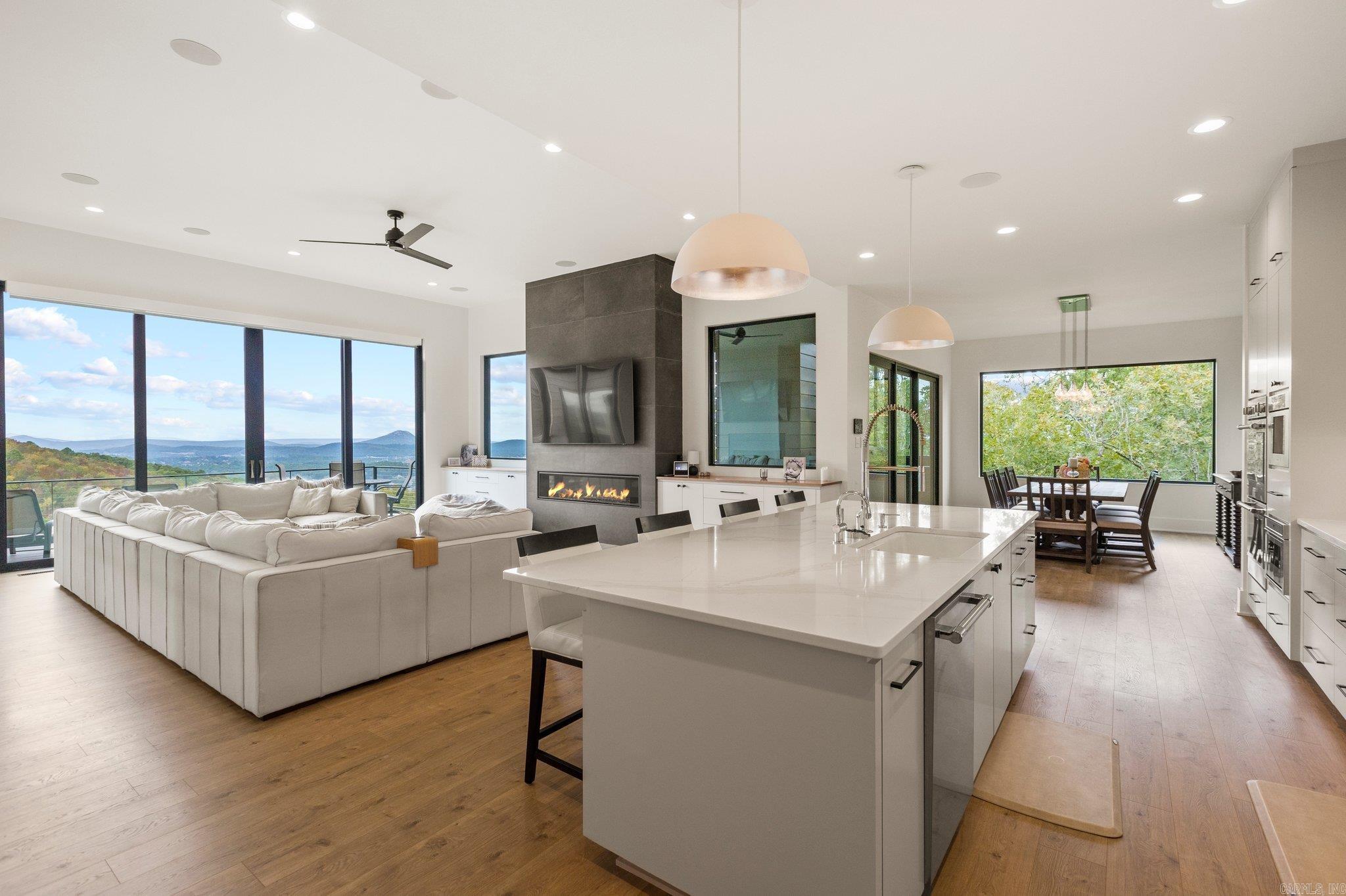 CHENAL VALLEY "FALSTONE COURT" - Residential