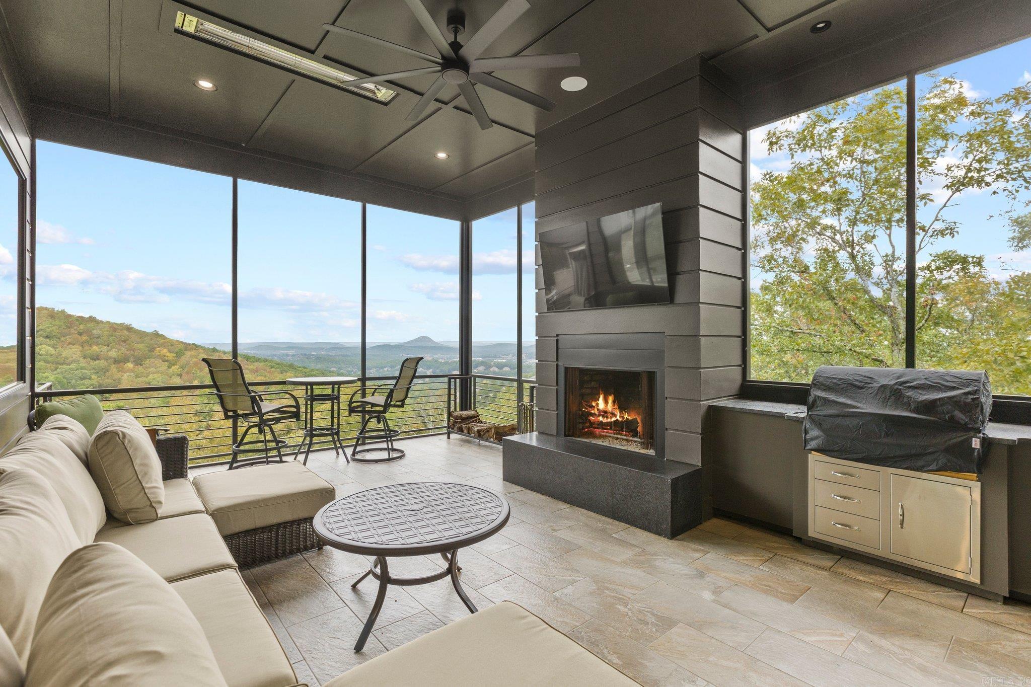 CHENAL VALLEY "FALSTONE COURT" - Residential