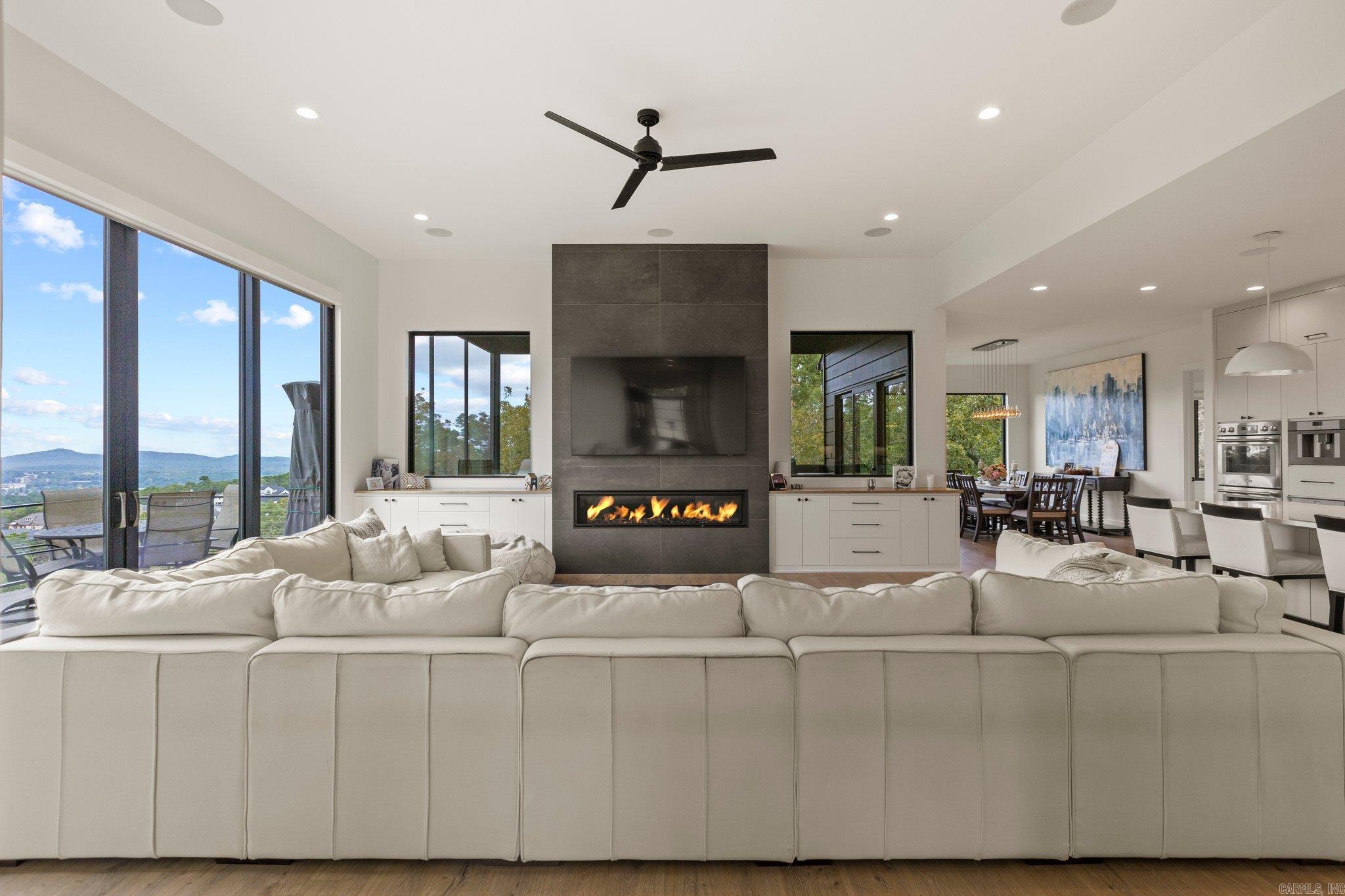 CHENAL VALLEY "FALSTONE COURT" - Residential