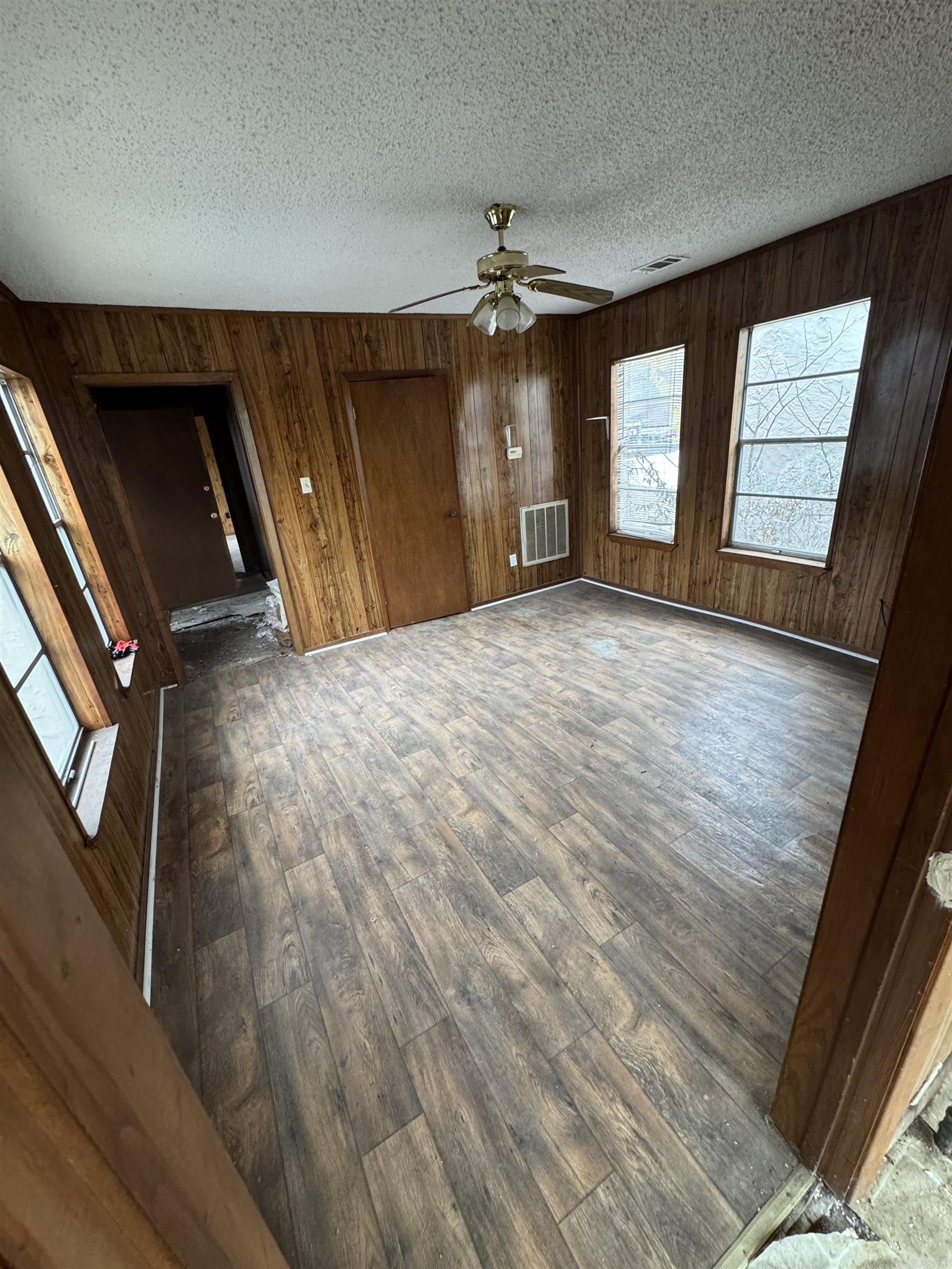 Weldon E Wrights - Residential