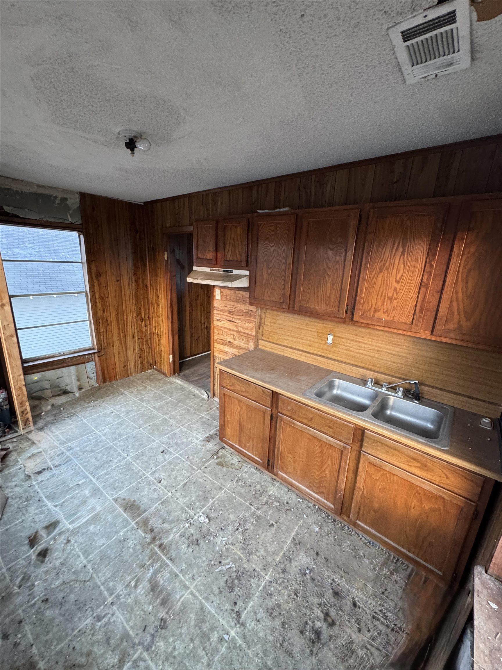 Weldon E Wrights - Residential