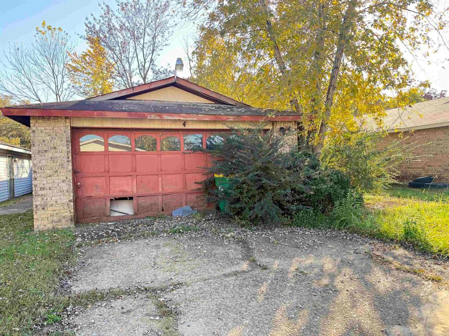 Investors Dream.  House sold AS IS,  no disclosure available  This home will not quaify for a loan.  Must be a cash buyer.  Home transfereed via Limited Trustees Deed.  Agents please see agent remarks