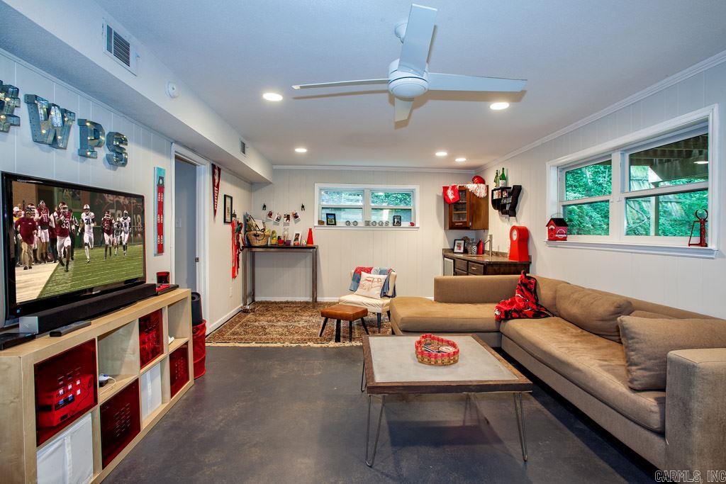 LEAWOOD MANOR - Residential