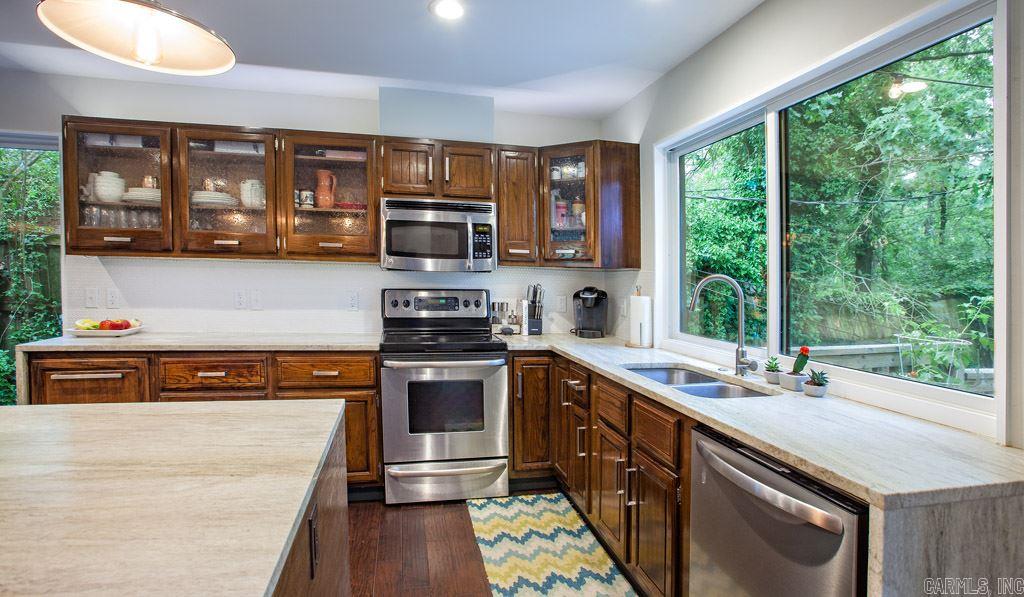 LEAWOOD MANOR - Residential