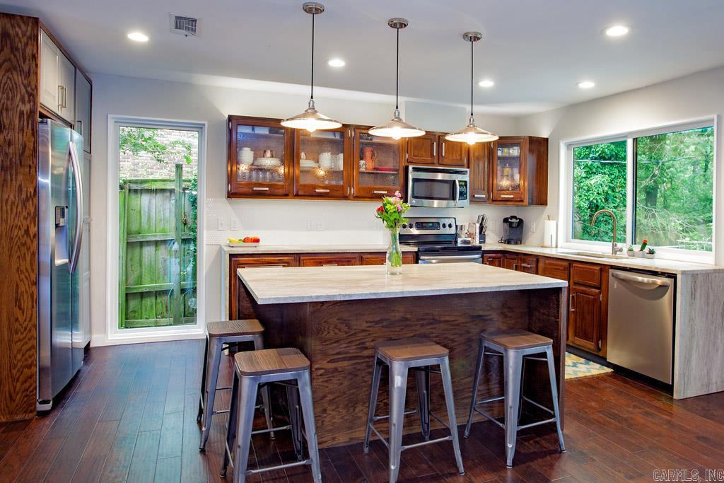 LEAWOOD MANOR - Residential