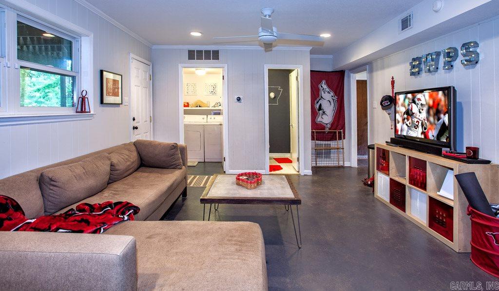 LEAWOOD MANOR - Residential