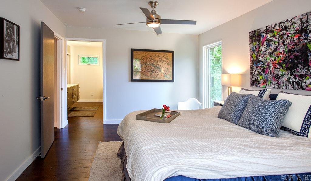 LEAWOOD MANOR - Residential