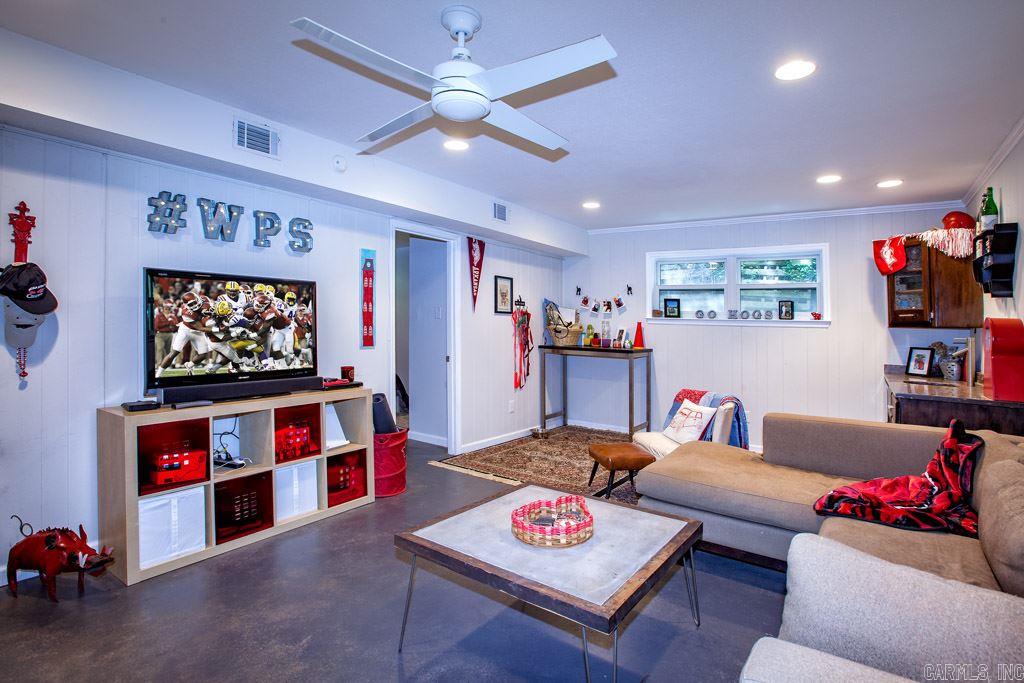 LEAWOOD MANOR - Residential