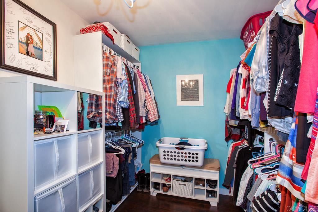 LEAWOOD MANOR - Residential