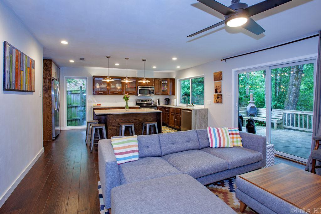 LEAWOOD MANOR - Residential