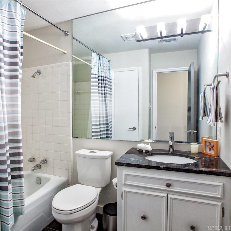 LEAWOOD MANOR - Residential