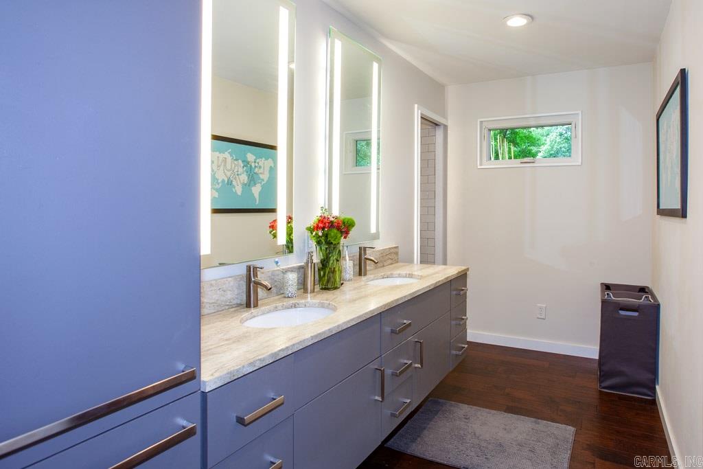 LEAWOOD MANOR - Residential