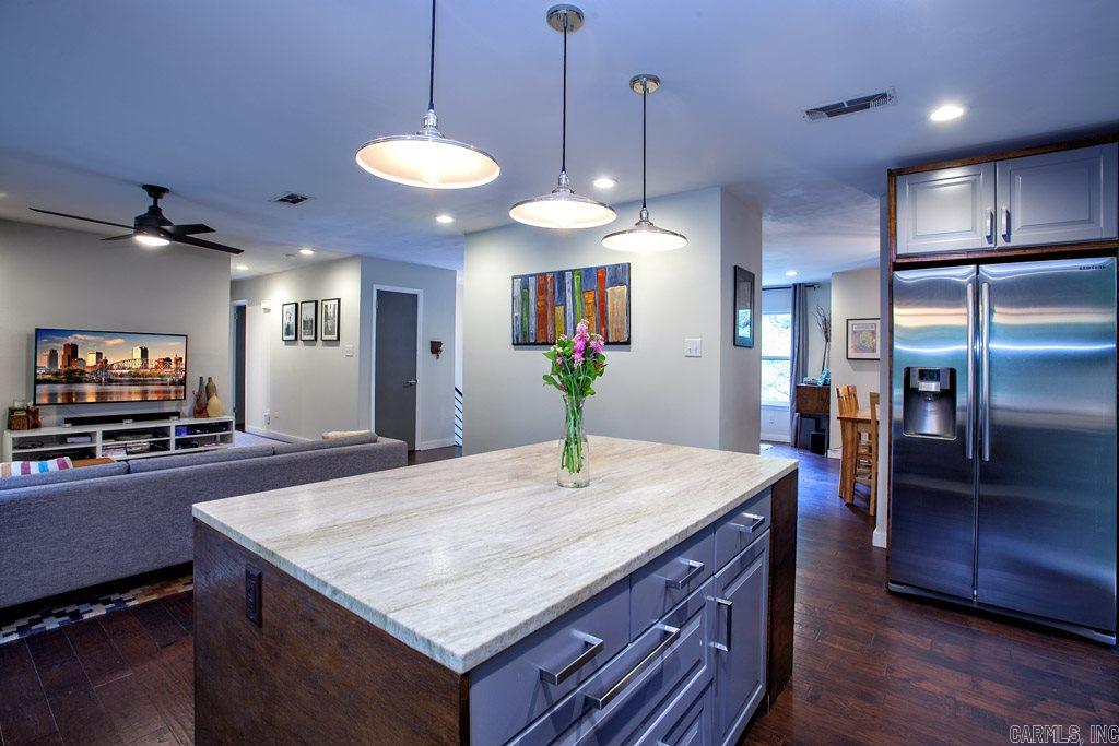 LEAWOOD MANOR - Residential