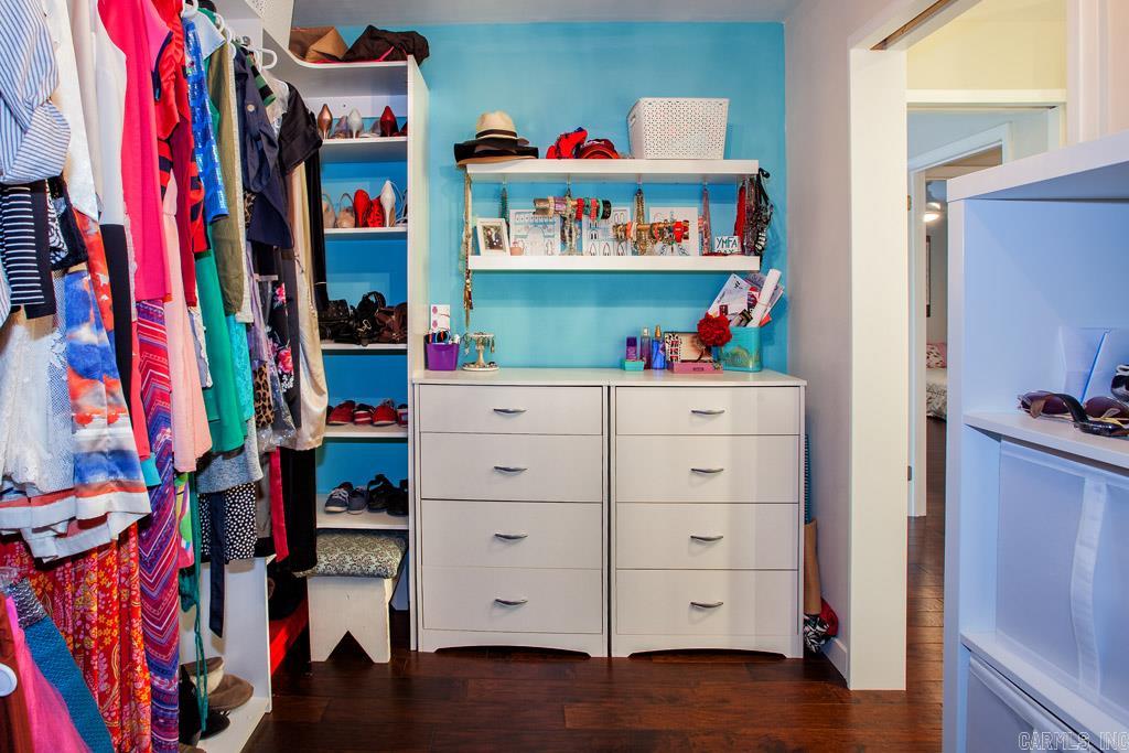 LEAWOOD MANOR - Residential