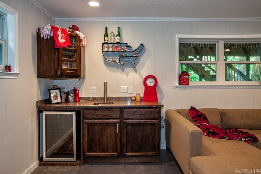 LEAWOOD MANOR - Residential