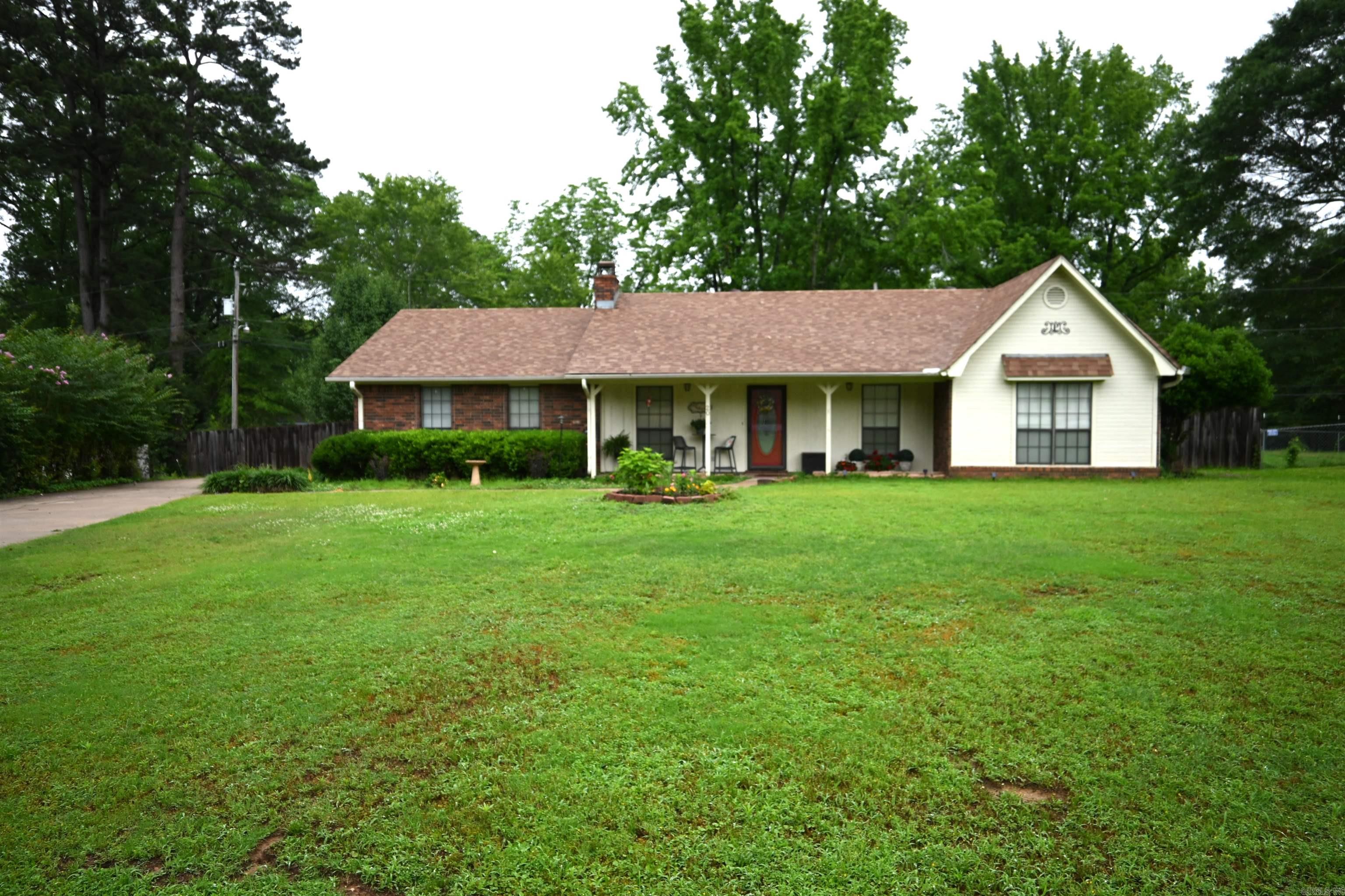 Great House in a Great Neighborhood*3BR*2BA* new roof*newly remodeled Kitchen*SS Sink and appliances*new wood laminate floor*Fireplace*large laundry room*separate dining room*large backyard fenced*great patio area for those backyards cookouts*located close to downtown*Great School District