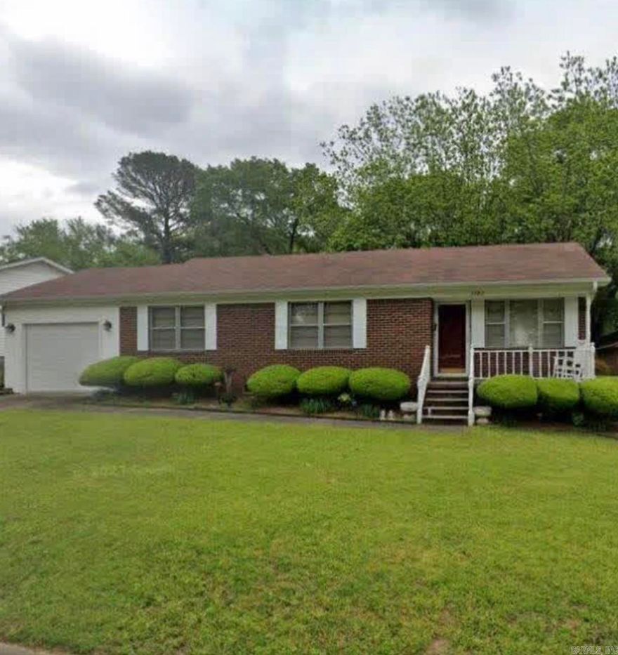 Nicely maintained 3 bed 1.5 bath home