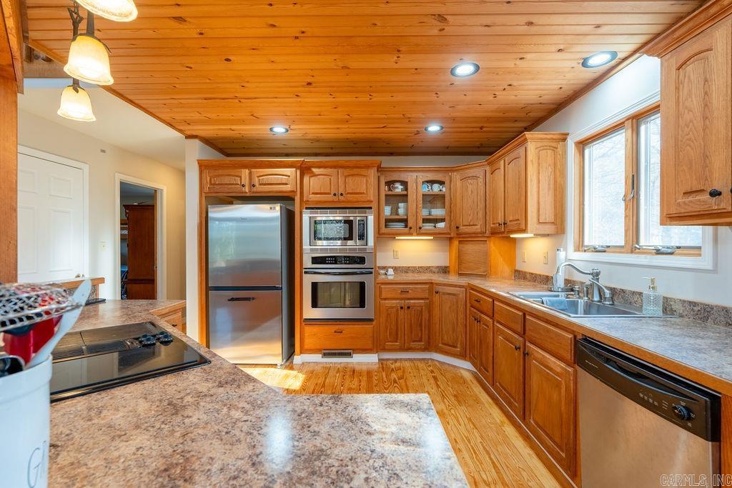 WHISPERING SPRINGS - Residential