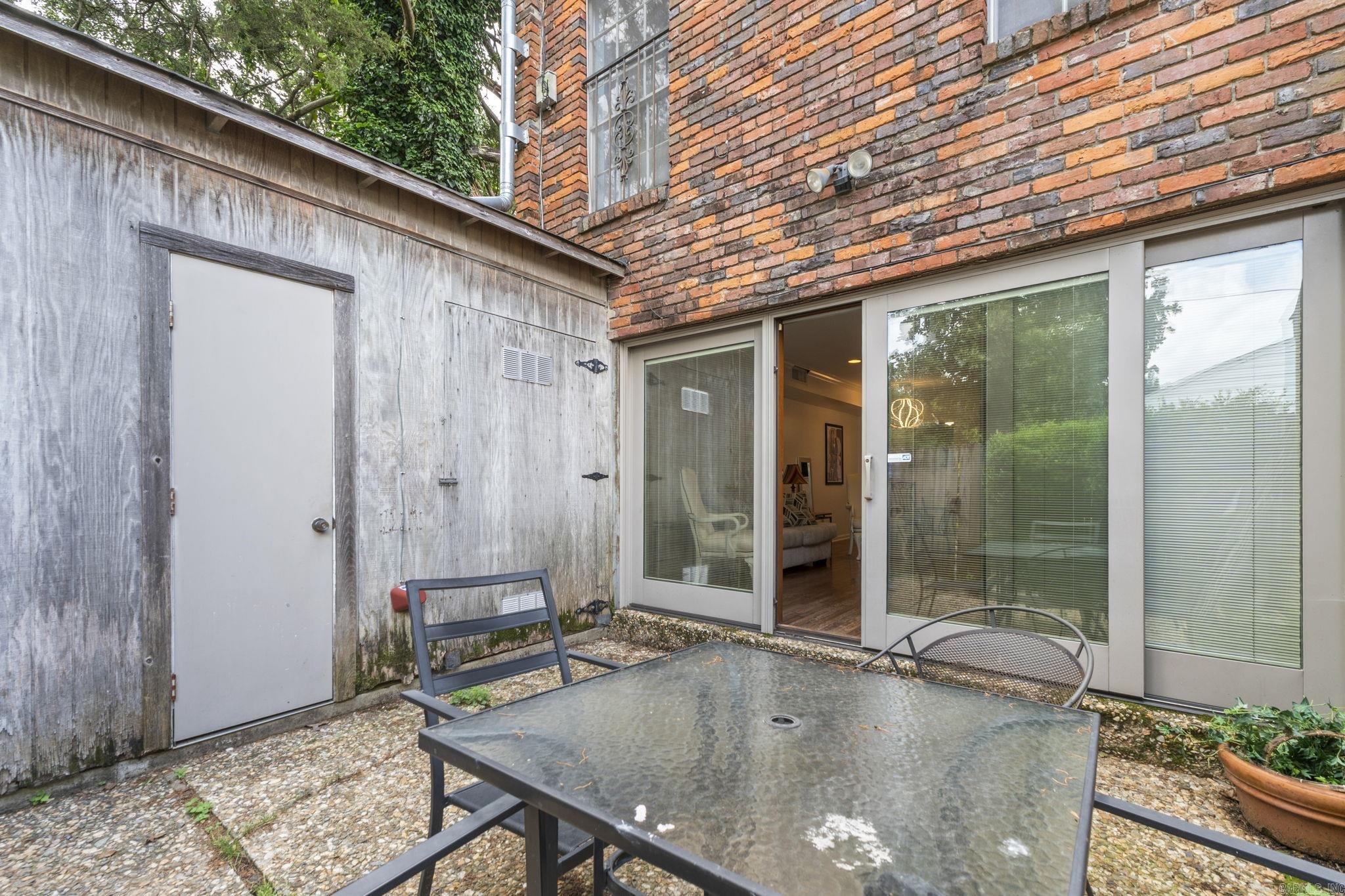 HAMPTON COURT APT HPR - Residential