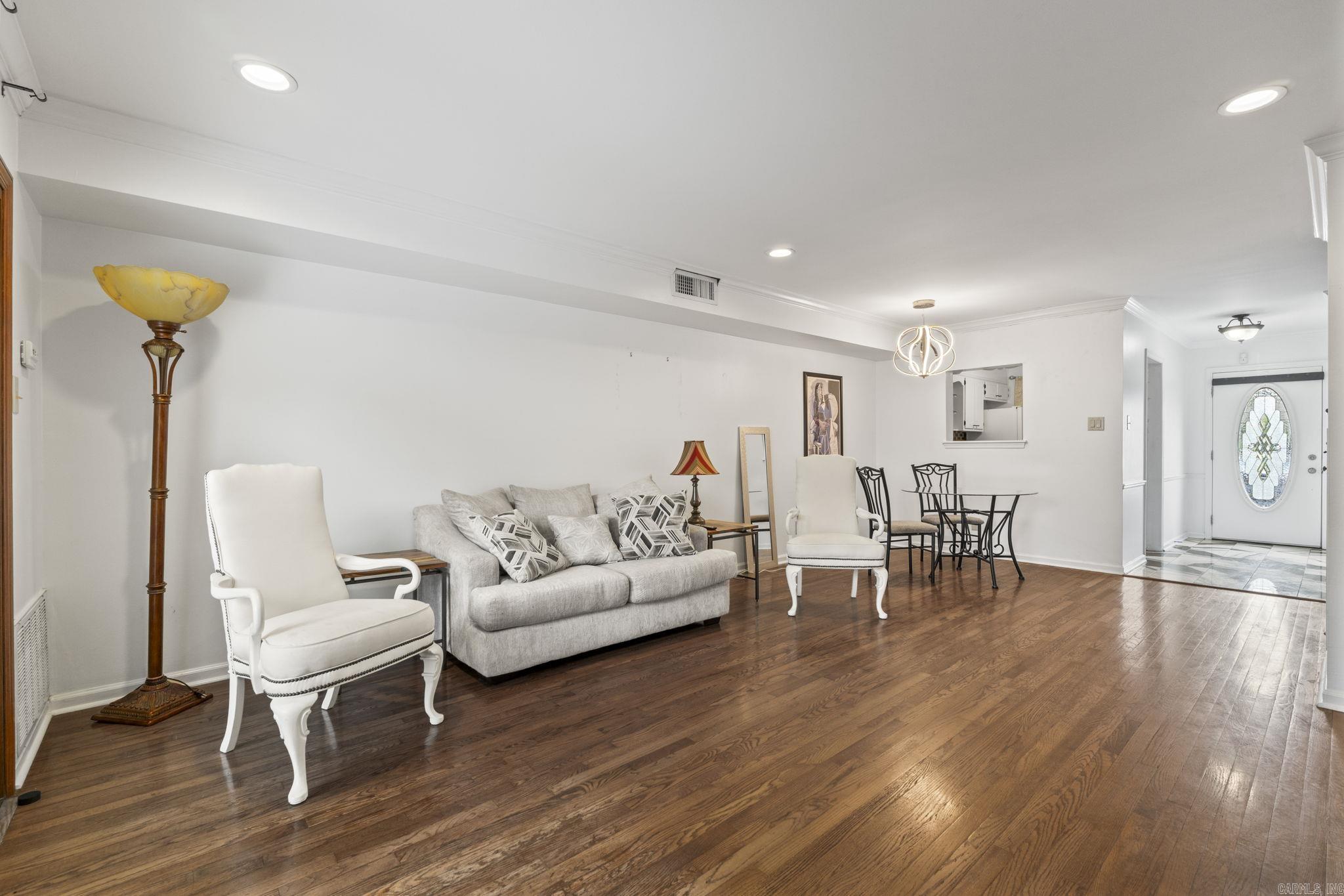 HAMPTON COURT APT HPR - Residential
