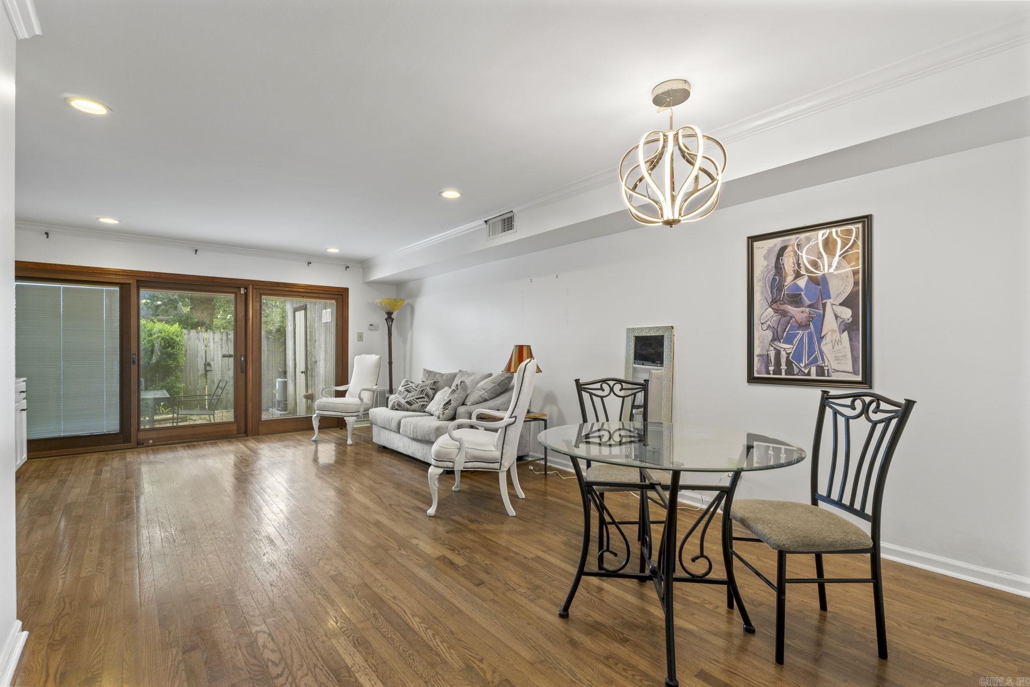 HAMPTON COURT APT HPR - Residential