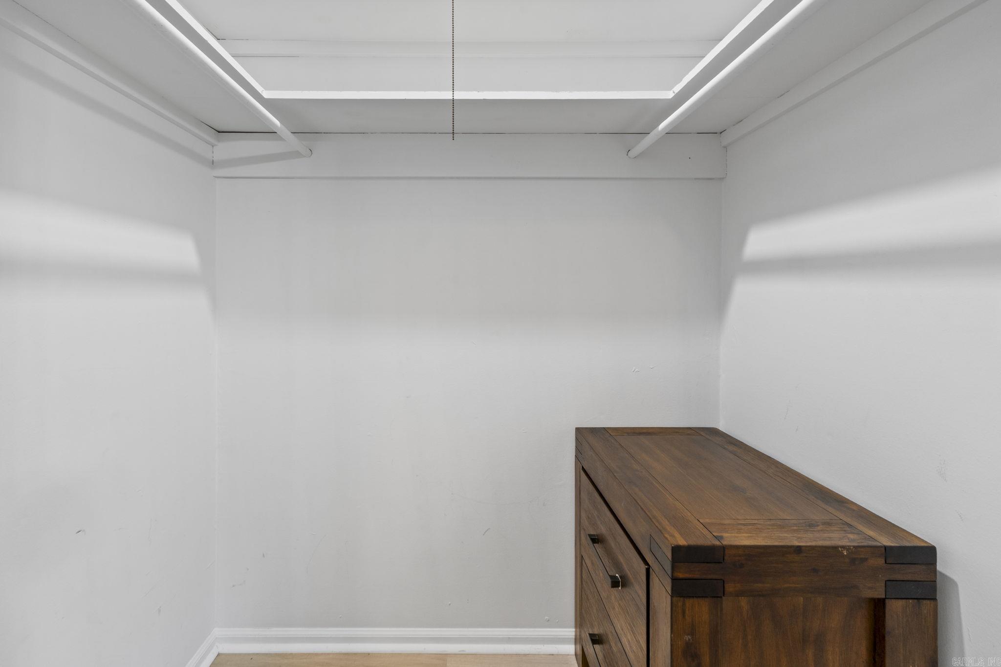 HAMPTON COURT APT HPR - Residential