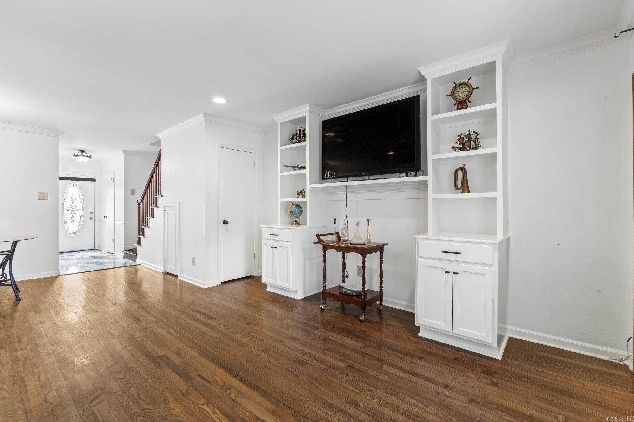 HAMPTON COURT APT HPR - Residential