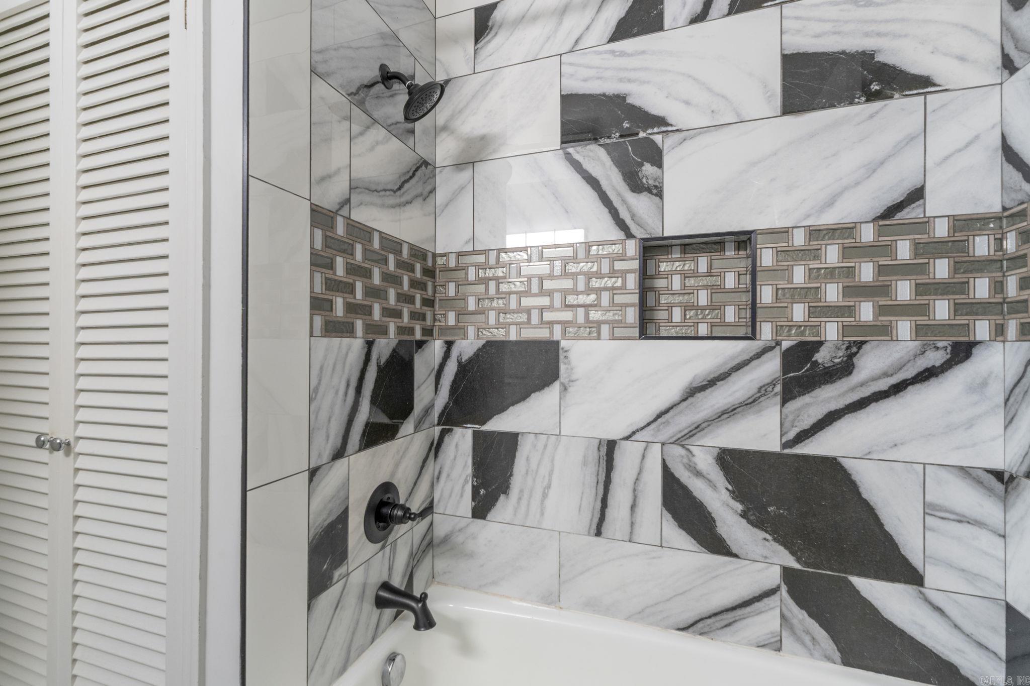 HAMPTON COURT APT HPR - Residential