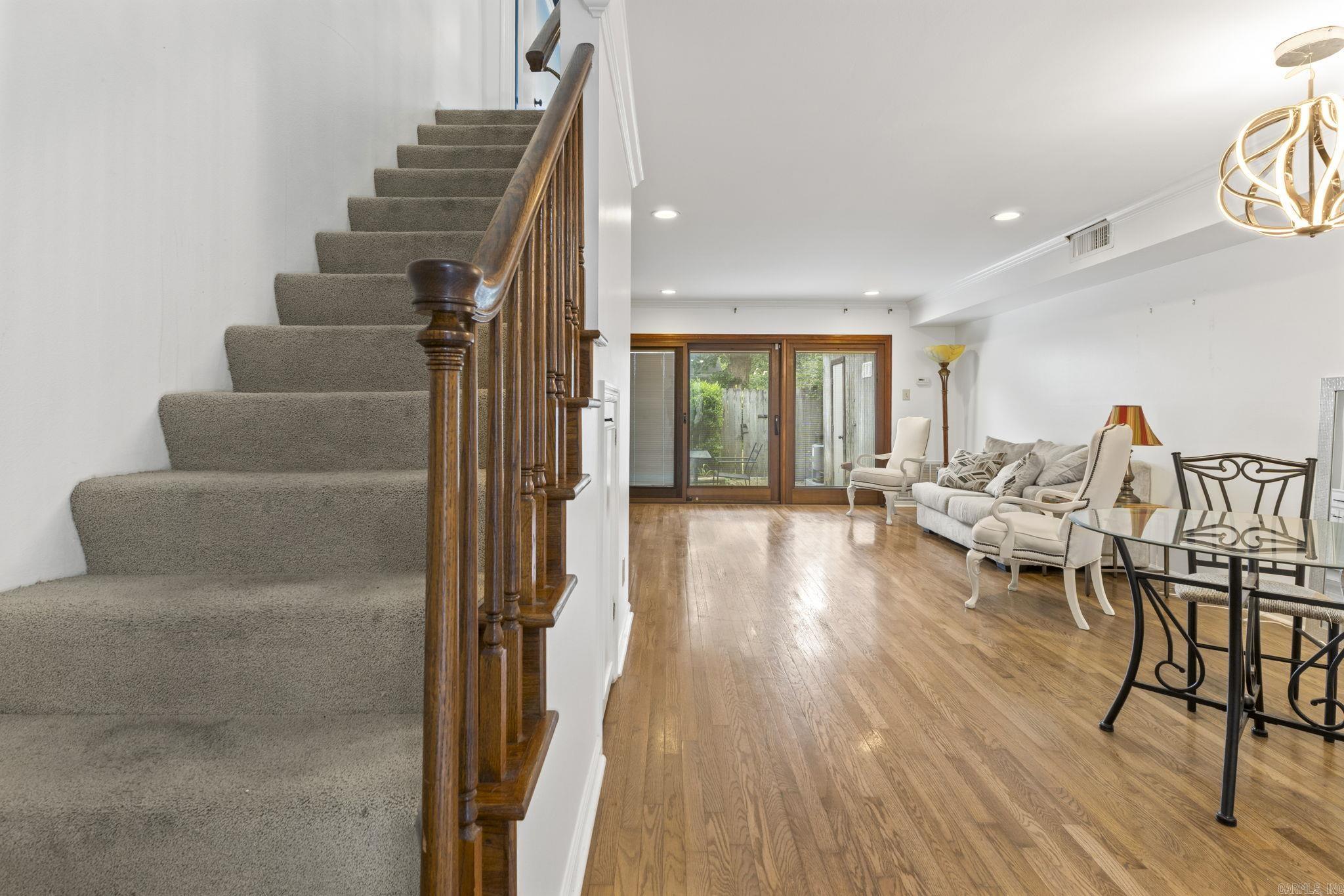 HAMPTON COURT APT HPR - Residential