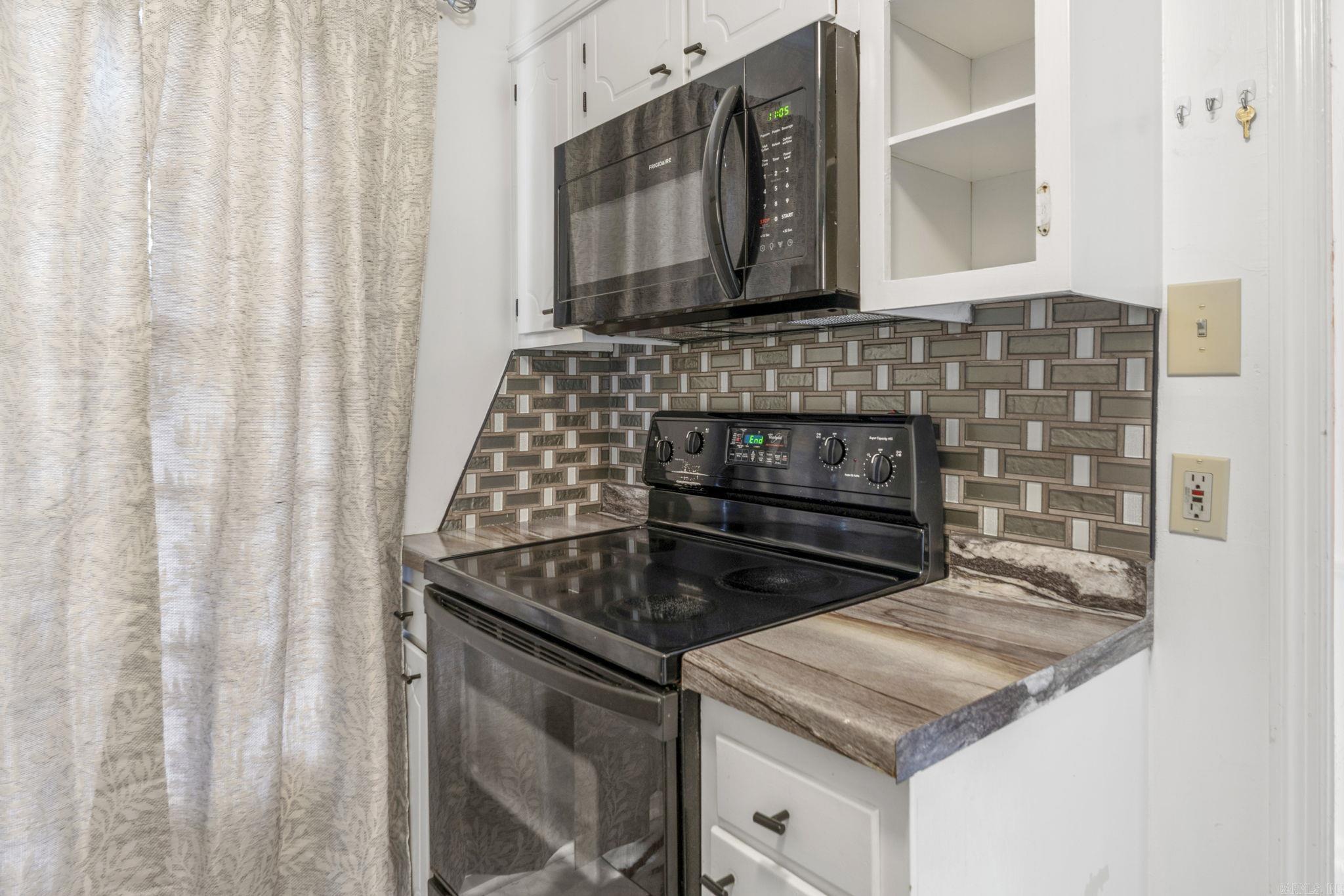 HAMPTON COURT APT HPR - Residential