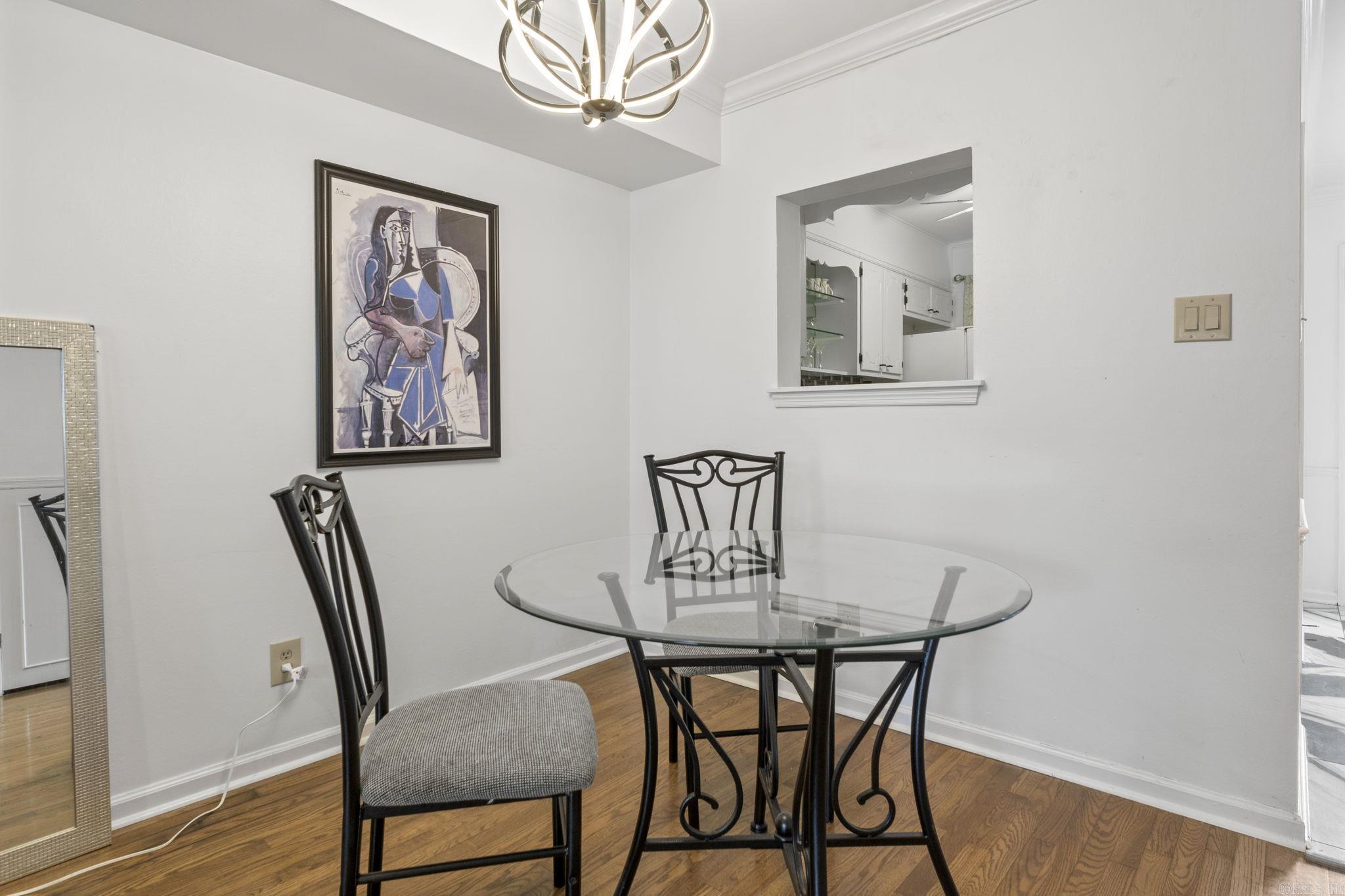 HAMPTON COURT APT HPR - Residential