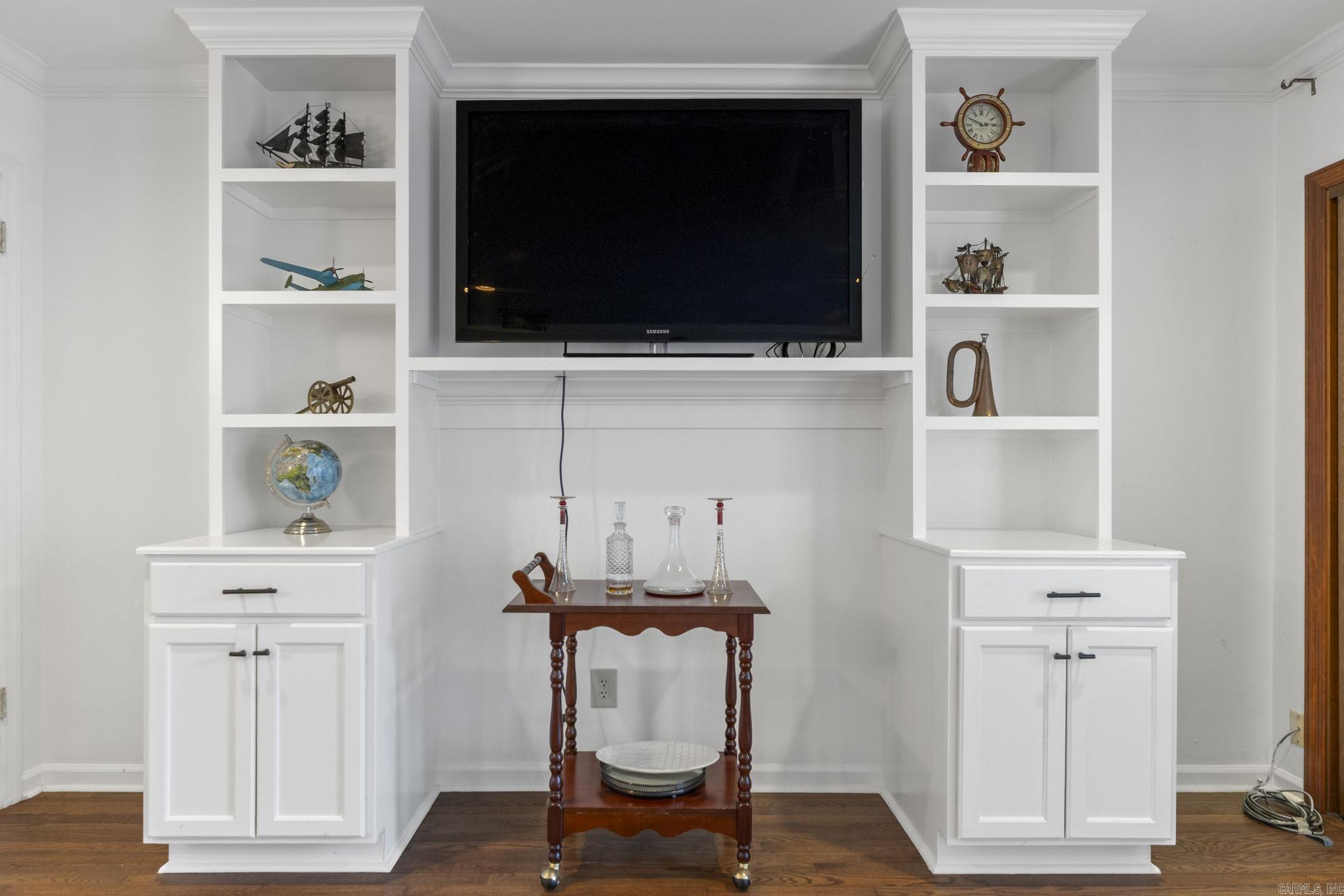 HAMPTON COURT APT HPR - Residential