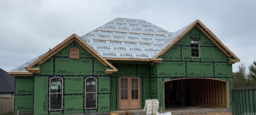 Gorgeous new home under construction in Robynmar! Still in the early stages of construction, the buyer can customize it to their liking. Don't miss this awesome opportunity!