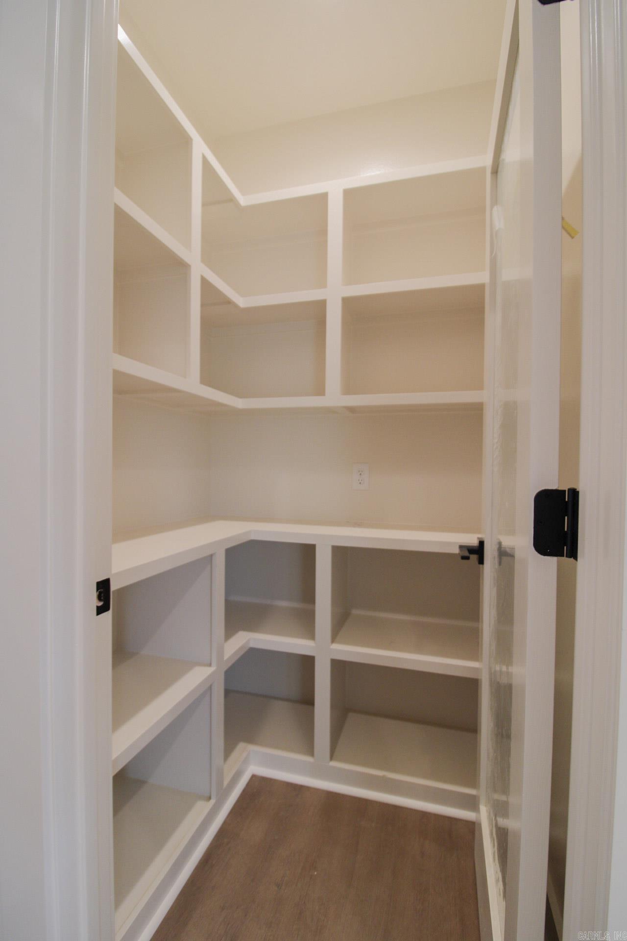 ROBYNMAR - Residential