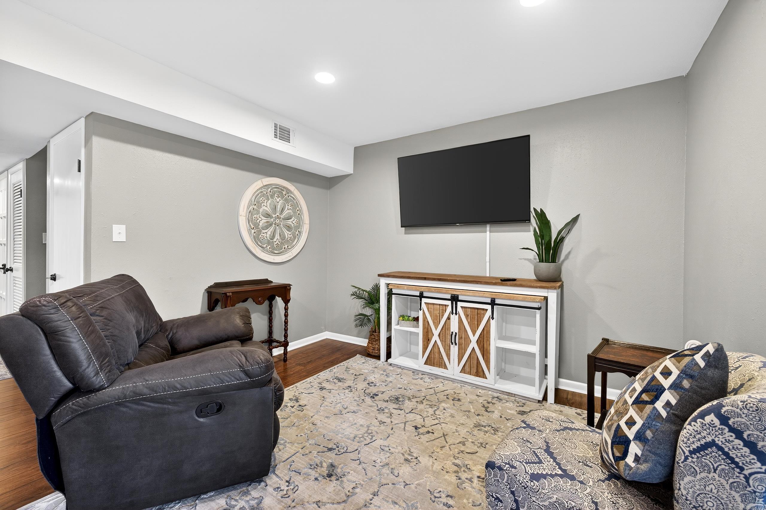 Desoto Courts Townhouse - Residential