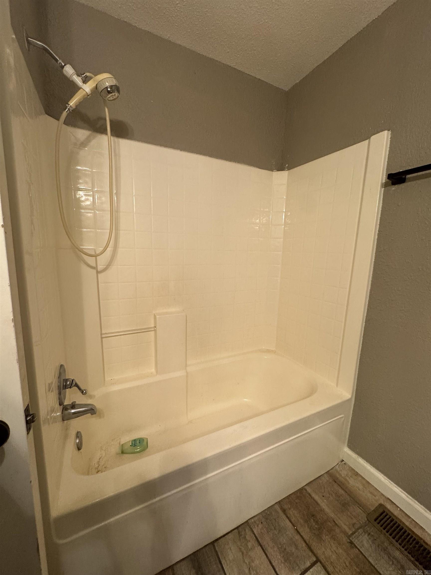 VILLA RIDGE EST - Residential