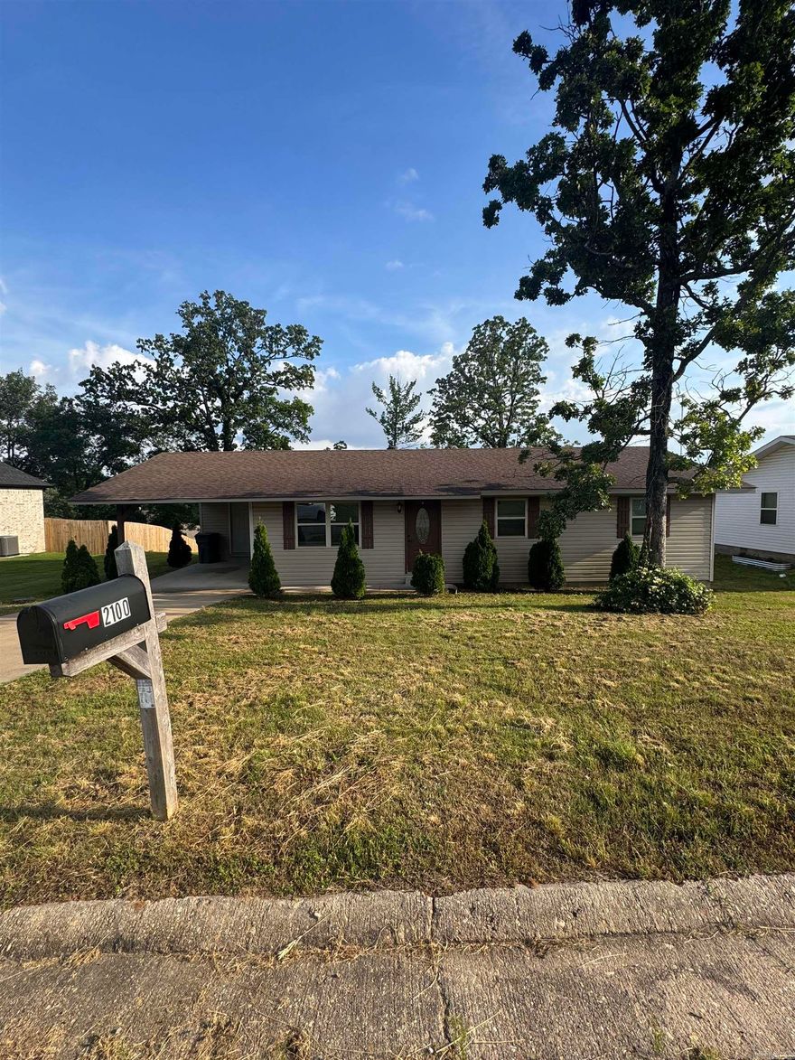 4 bedroom, 2 bath, brick home.  Comes with all appliances, including washer and dryer and is partially furnished. Large primary bedroom with oversized walk-in closet.  Deck off of Master bedroom.  Remaining 3 bedrooms on opposite side of home.  Wood floors in living room and tiles floor in kitchen. Conveniently located to all that Paragould has to offer.